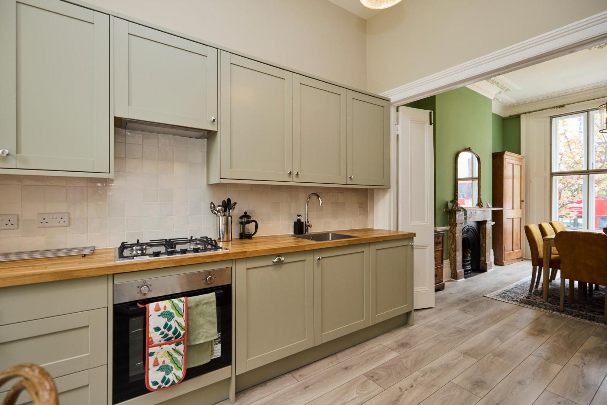 The Earl's Court Hideout - Lovely 4bdr House With Garden Londen